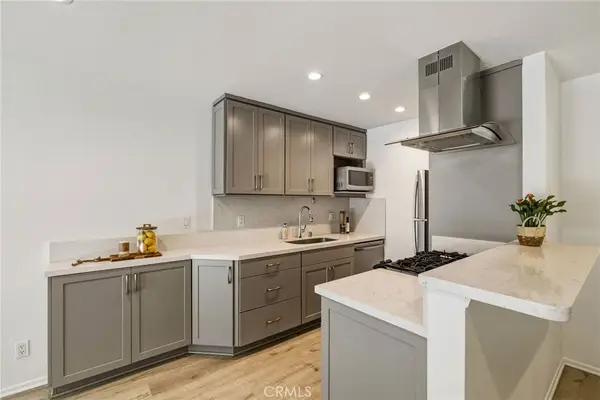 2411 Prospect Avenue #122, Hermosa Beach, CA 90254