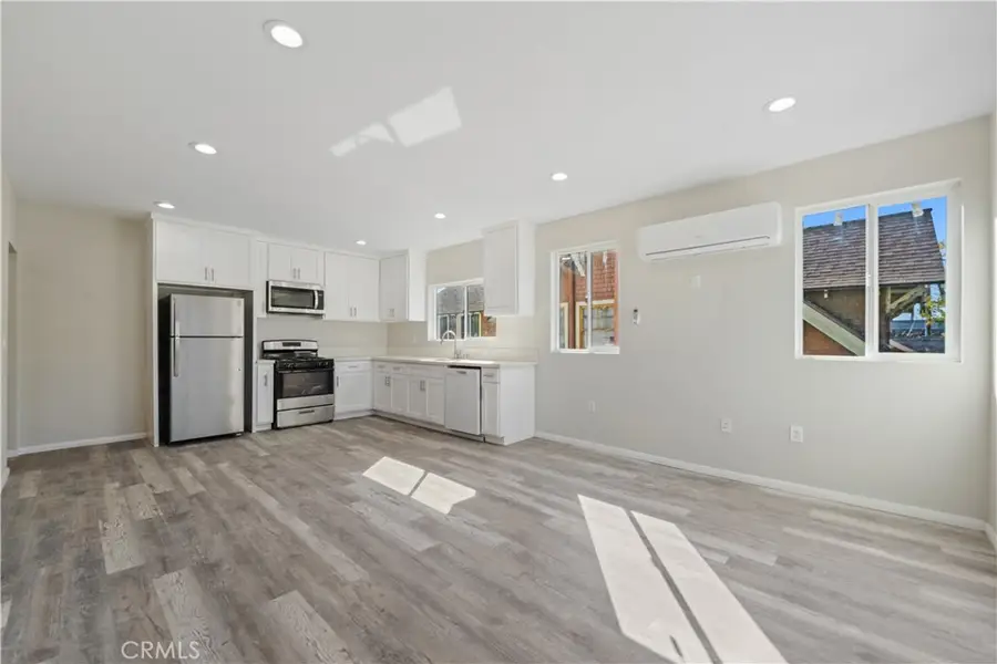 324 W 51st St, Los Angeles, CA 90037 - #3