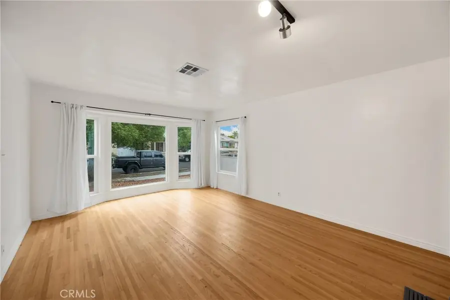8828 Zeiler Avenue, San Fernando Valley, CA 91331 - #3