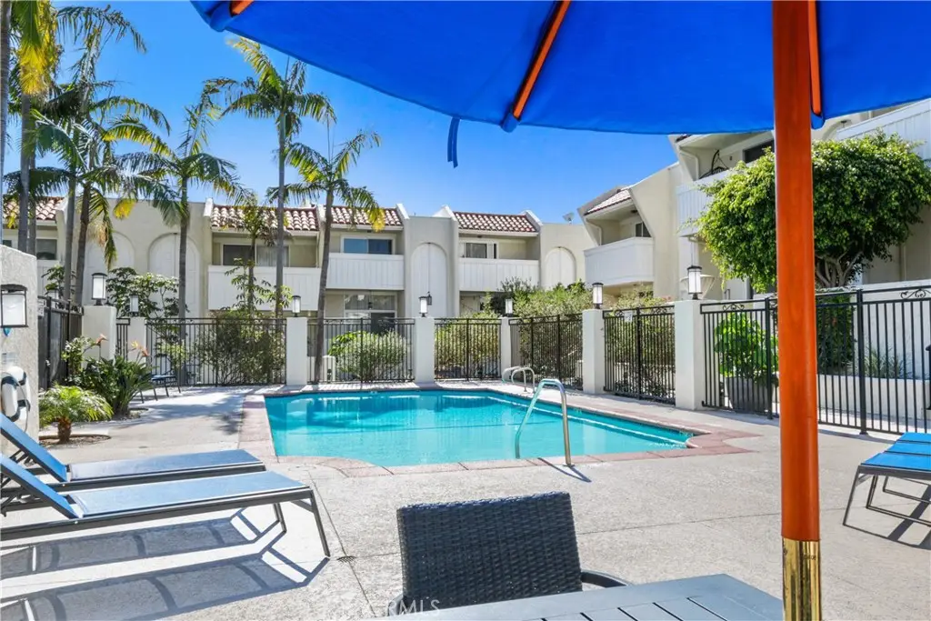 415 2nd, Hermosa Beach, CA 90254 - #1