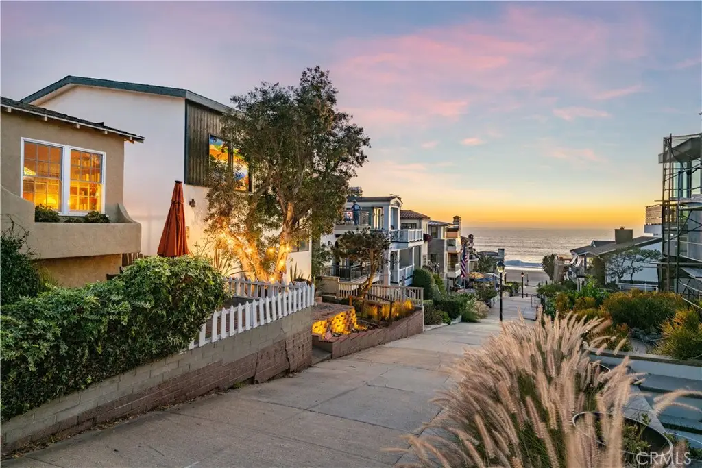 208 19th Street, Manhattan Beach, CA 90266 - #1