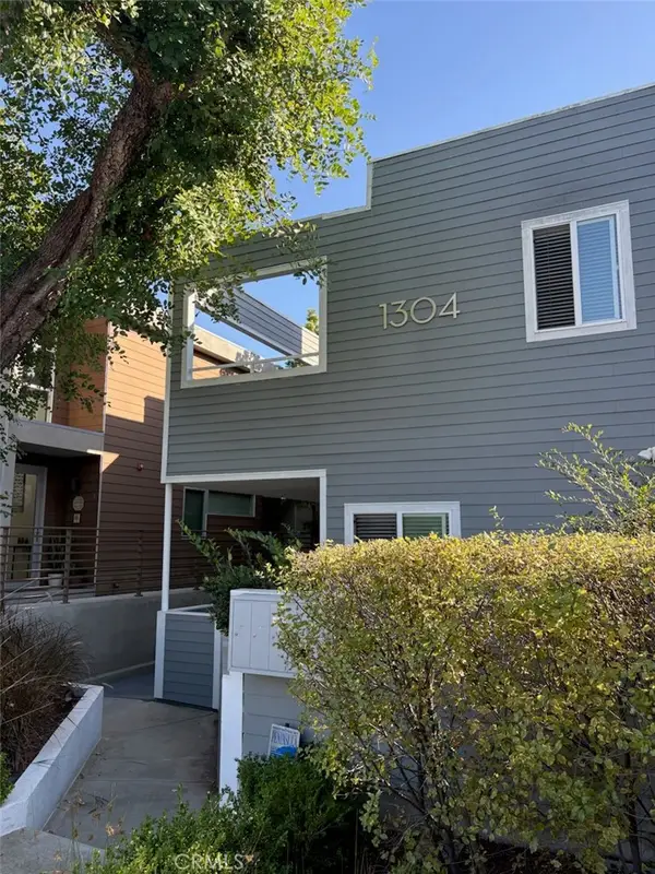 1304 12th Street #E, Manhattan Beach, CA 90266