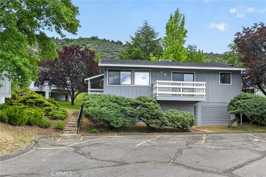 801 Sierra Vista Way Apt 44, Yreka, CA 96097 - #1