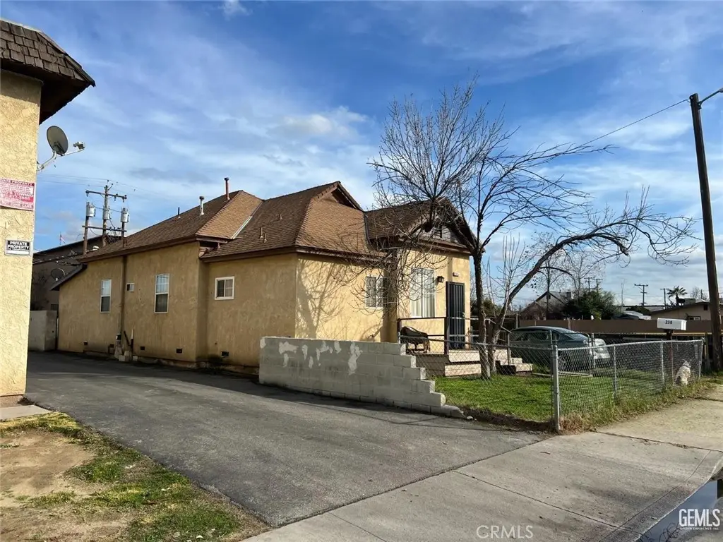 230 Eye Street, Bakersfield, CA 93304 - Image #1