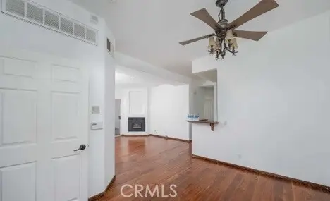 15455 Sherman Way #18, Van Nuys, CA 91406 - Image #2