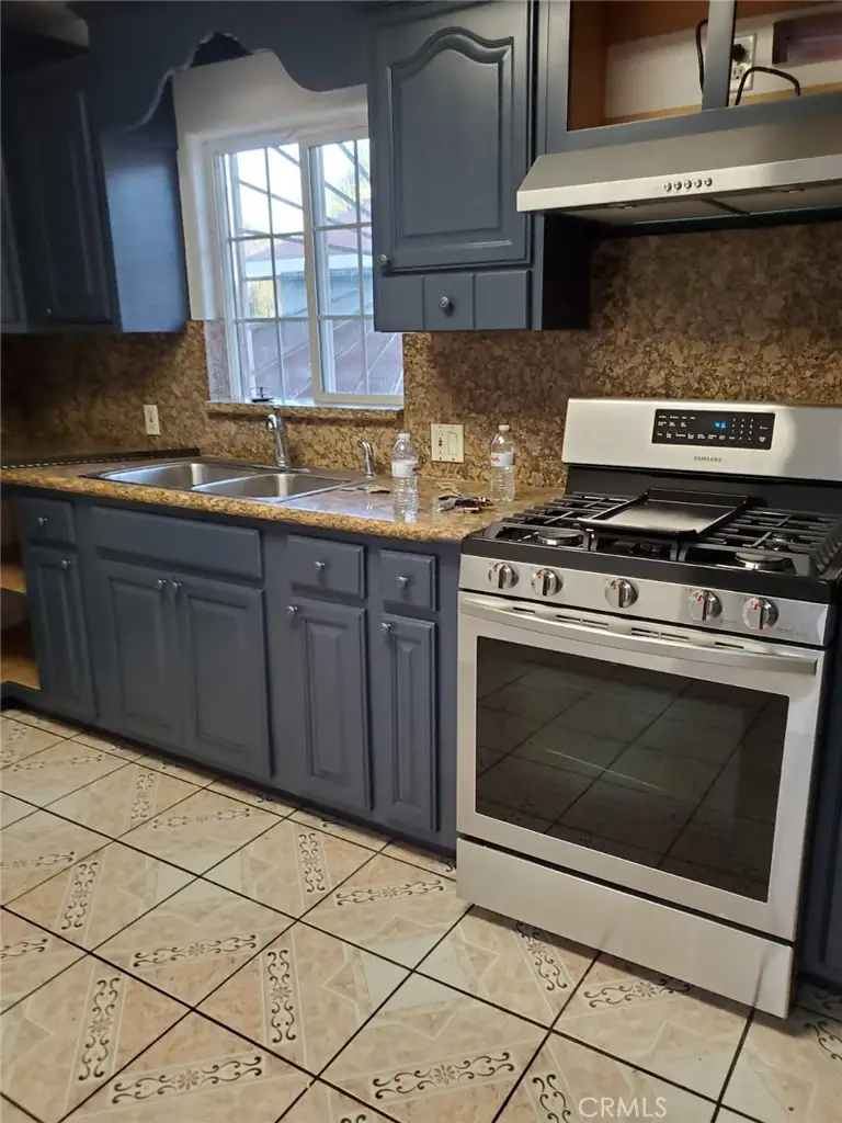 146 W Gage Avenue, Los Angeles, CA 90003 - Image #2