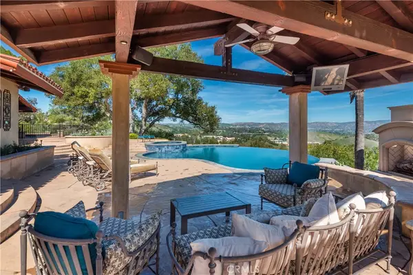 23815 Park Belmonte, Calabasas, CA 91302