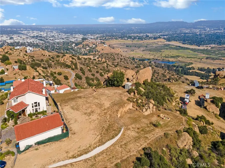 501 Thompson Avenue, Chatsworth, CA 91311 - Image #2