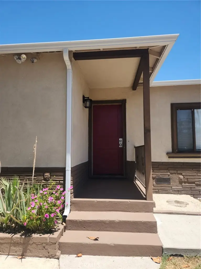 21057 Runnymede Street, Canoga Park, CA 91303 - Image #2