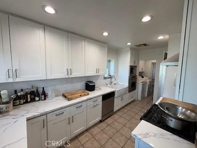 13600 Sylvan Street, Valley Glen, CA 91401 - #3