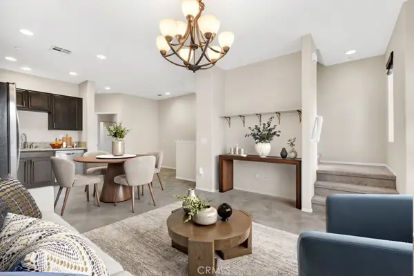 14665 Sherman Way, Van Nuys, CA 91405