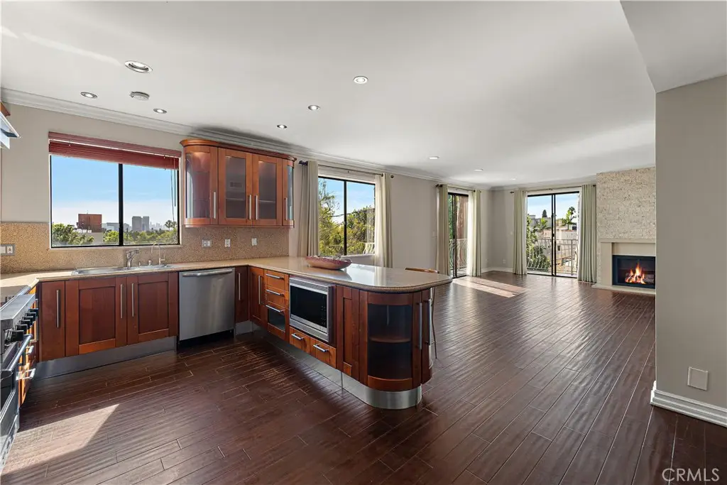 152 S Oakhurst Drive #304, Beverly Hills, CA 90212 - Image #1