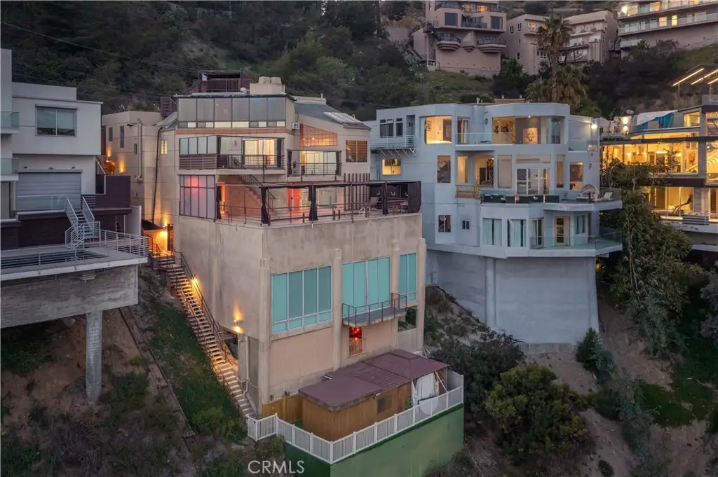 2189 Sunset Plaza Drive, Los Angeles, CA 90069 - Image #1