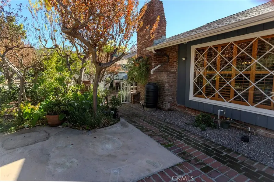1724 Sombra Drive, Glendale, CA 91208 - Image #3