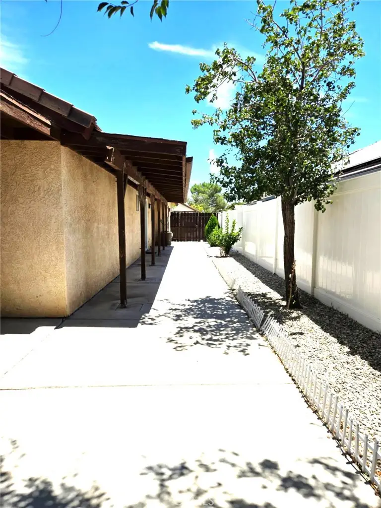 45521 13, Lancaster, CA 93534 - Image #3