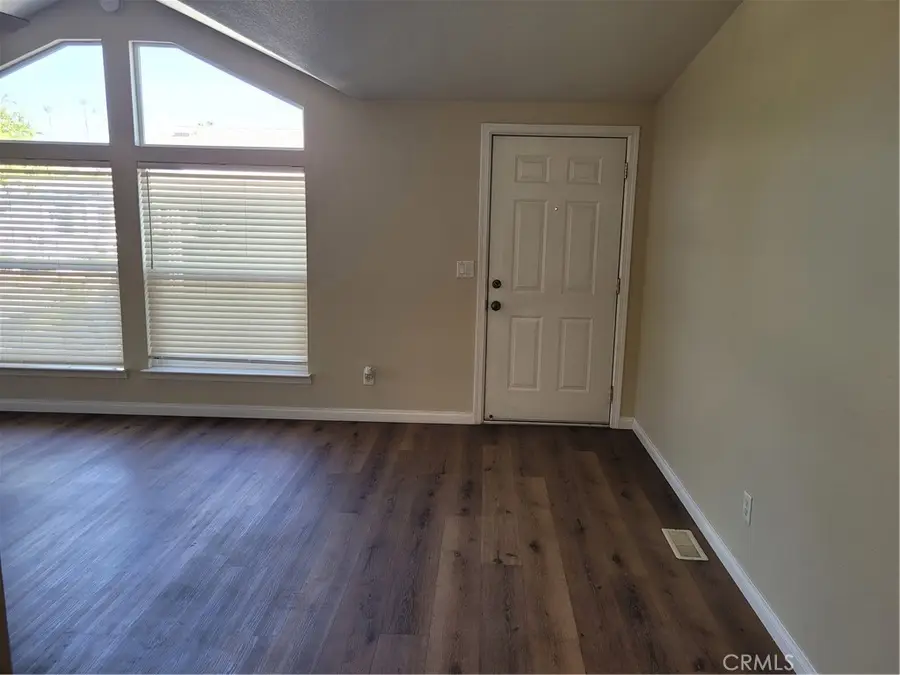 195 Tierra Rejada Rd #1, Simi Valley, CA 93065 - Image #2
