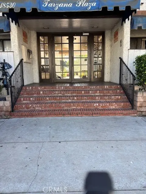 18530 Hatteras Street #326, Tarzana, CA 91356