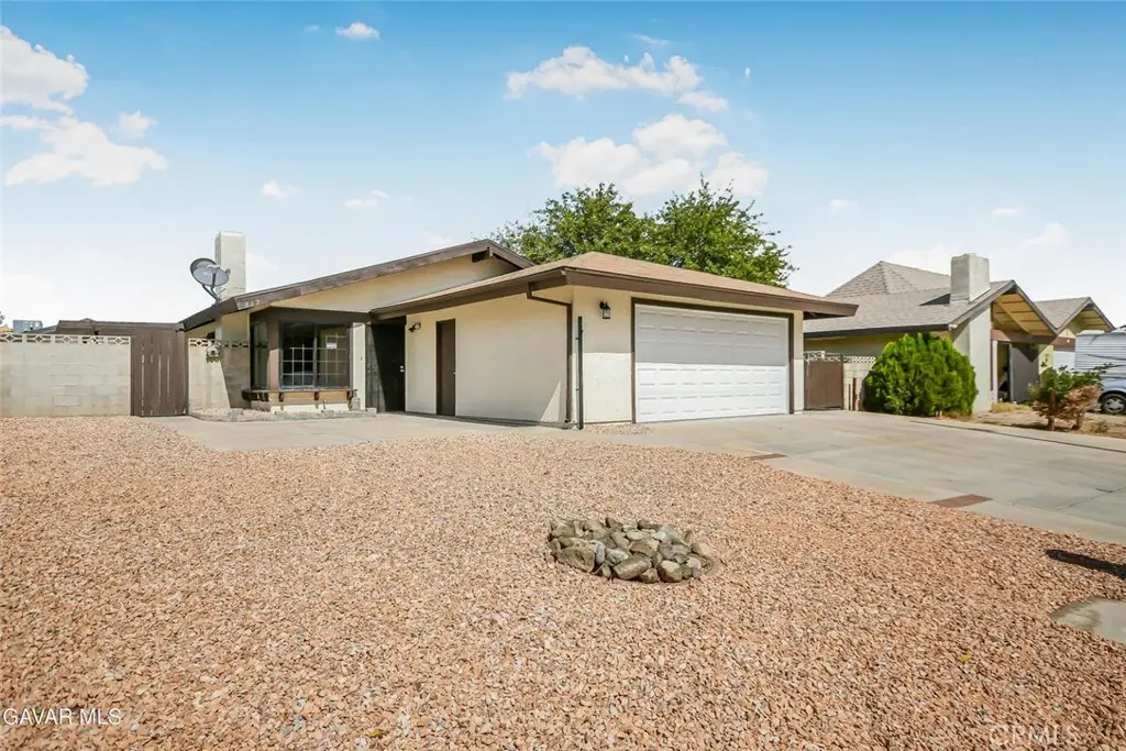 817 Landsford, Lancaster, CA 93535 - Image #1