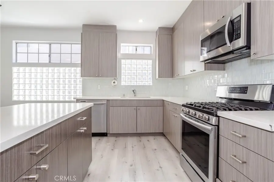 18347 Saticoy #28, Reseda, CA 91335 - Image #3