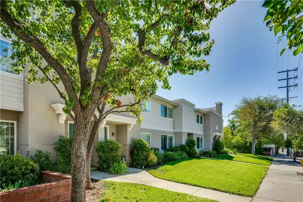 10220 Zelzah Avenue #3, Northridge, CA 91325
