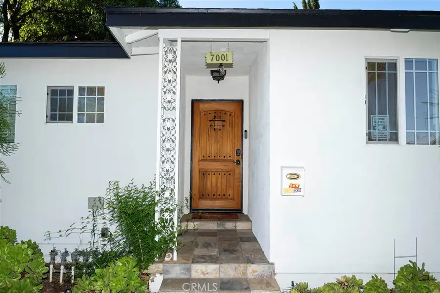 7001 Jellico Avenue, Lake Balboa, CA 91406 - Image #3