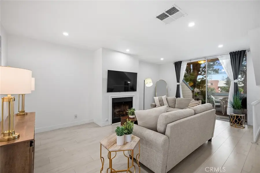 9901 Independence Avenue #D, Chatsworth, CA 91311 - Image #3