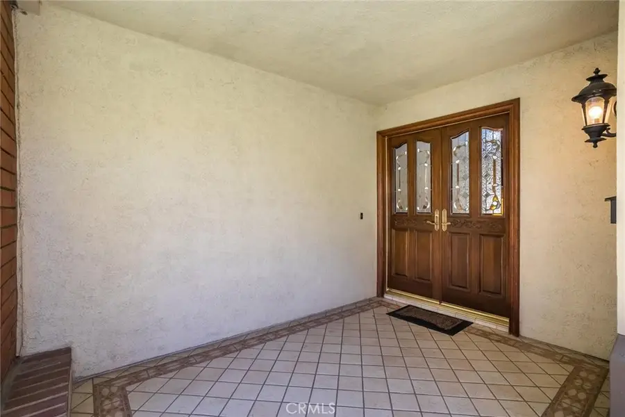 19539 Mesa Of The Oaks, Newhall, CA 91321 - Image #3