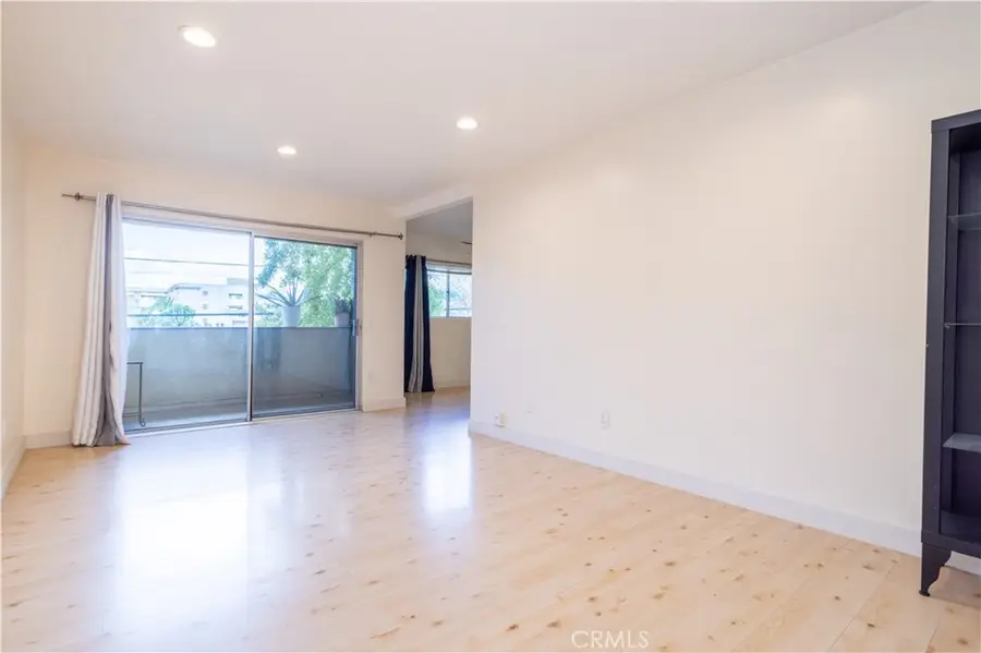 6255 Woodman Ave Unit 207, Van Nuys, CA 91401 - Image #2