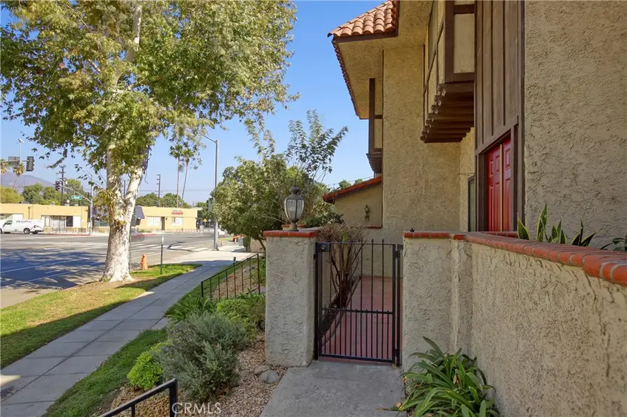 400 W Riverside Drive #2, Burbank, CA 91506 - #2