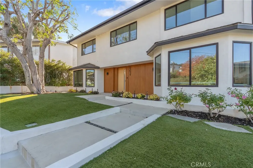 23534 Aetna St, Woodland Hills, CA 91367 - Image #1