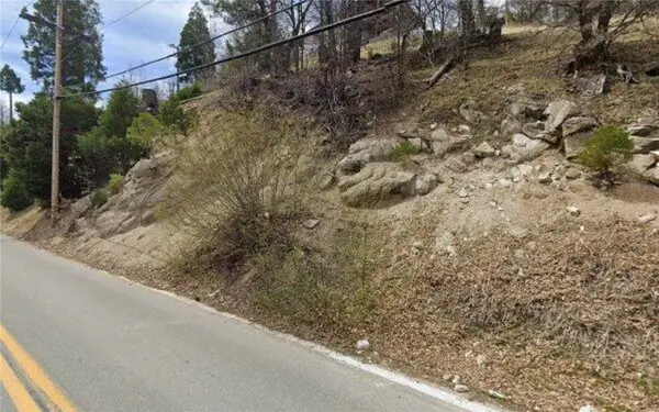 272 Pine Dr, Cedar Glen, CA 92321