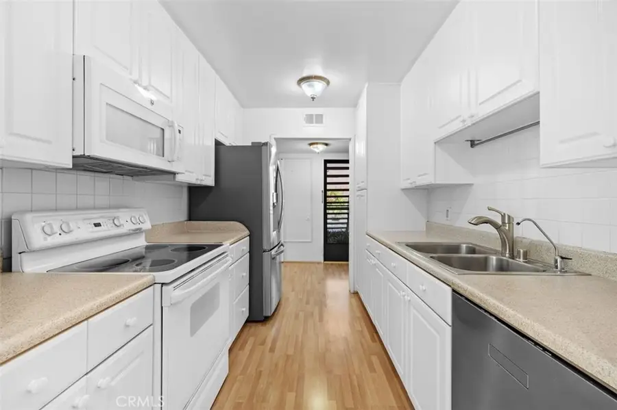 5301 Balboa Boulevard #5B, Encino, CA 91316 - Image #3