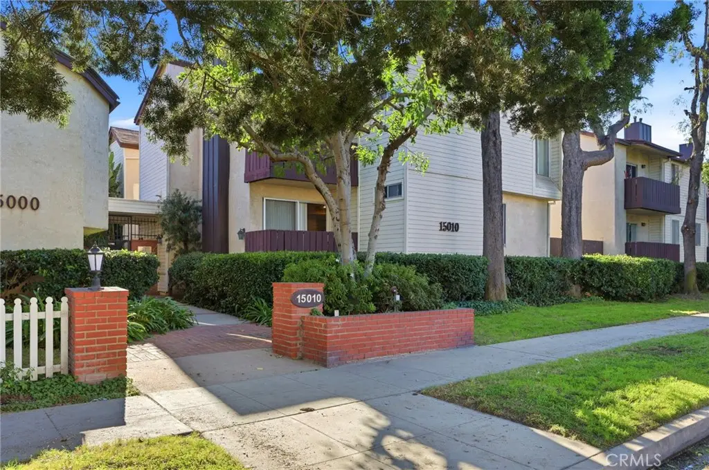 15010 Victory Blvd #101, Van Nuys, CA 91411 - Image #1