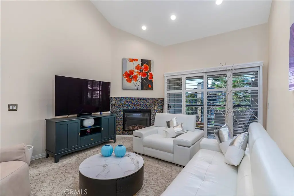 5515 Canoga Ave. #329 #329, Woodland Hills, CA 91367 - Image #1