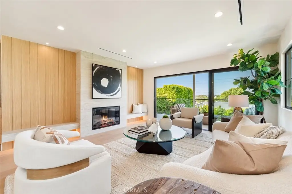 13817 Valley Vista Blvd, Sherman Oaks, CA 91423 - Image #1