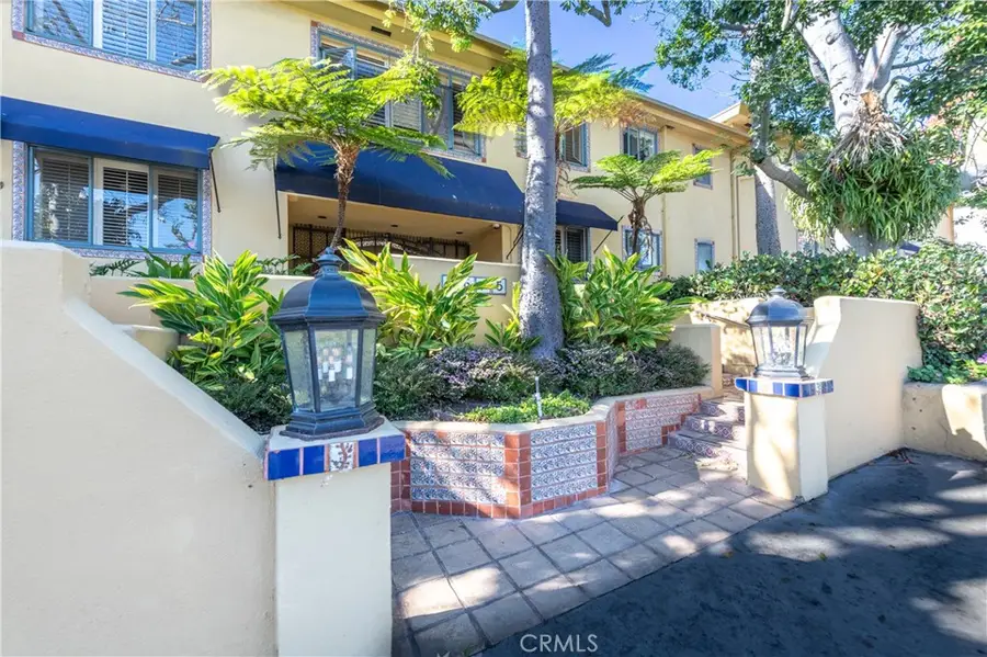 1615 N Laurel Avenue #203, Los Angeles, CA 90046 - #3