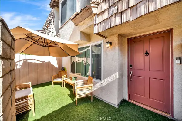 18631 Collins #10, Tarzana, CA 91356