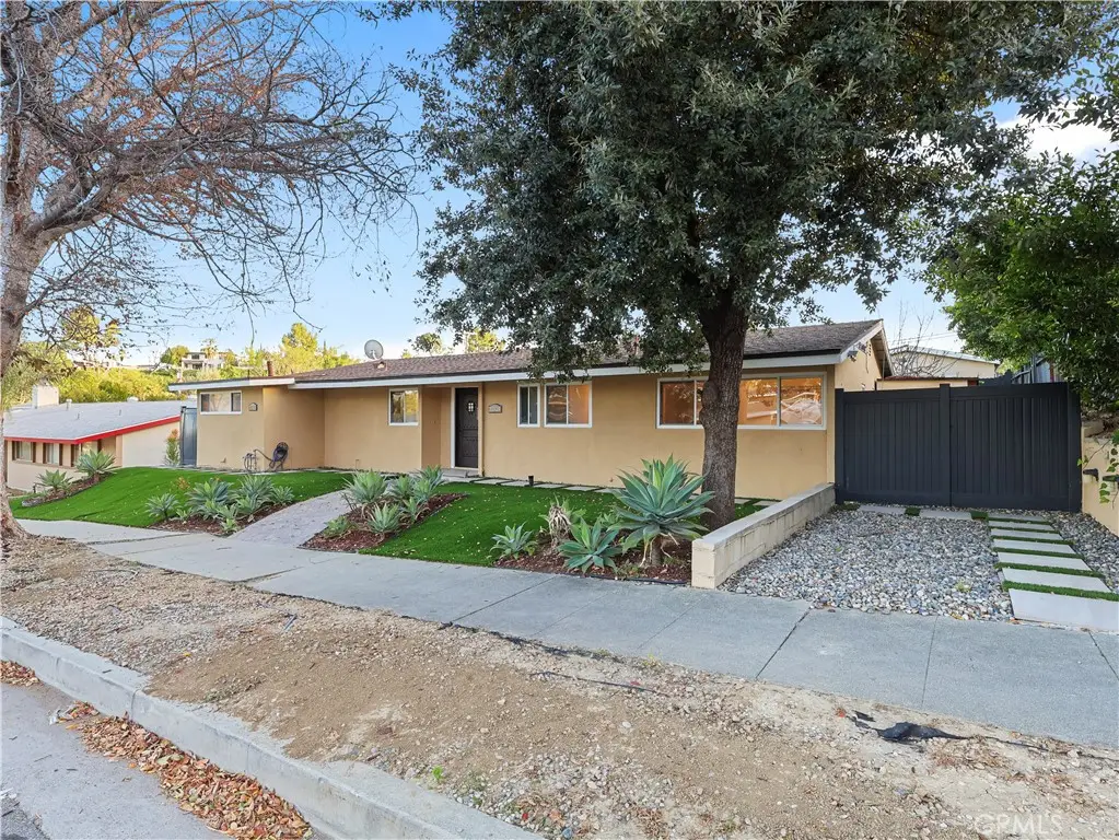 20324 Oxnard Street S, Woodland Hills, CA 91367 - #1