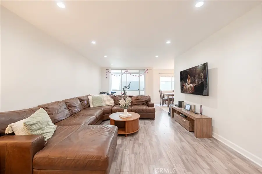 4637 Willis #110, Sherman Oaks, CA 91403 - Image #2