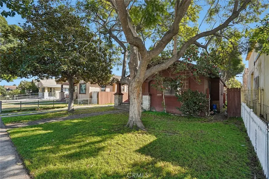 1334 E 9th Street E, Long Beach, CA 90813 - #2