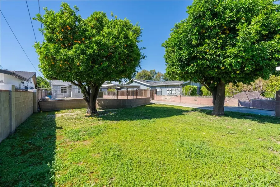 6909 Peach Avenue, Van Nuys, CA 91406 - #2