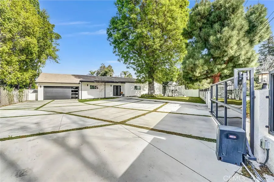 23245 Gonzales Drive, Woodland Hills, CA 91367 - Image #3