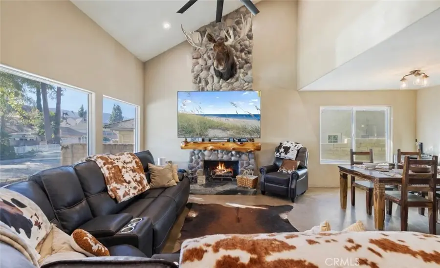 28975 Lotusgarden Dr, Canyon Country, CA 91387 - #3