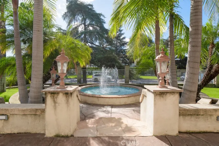 2205 N Catalina Street, Los Angeles, CA 90027 - #2