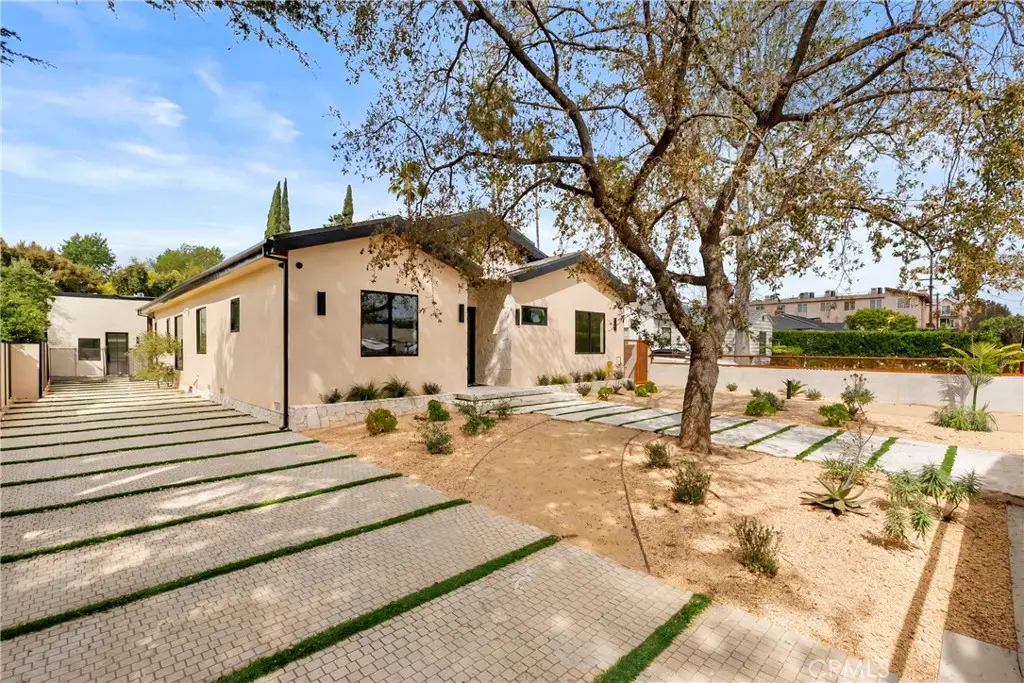 5525 Carpenter Avenue, Valley Village, CA 91607 - #1