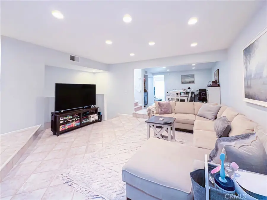 7904 Topanga Canyon Blvd #3, Canoga Park, CA 91304 - #3