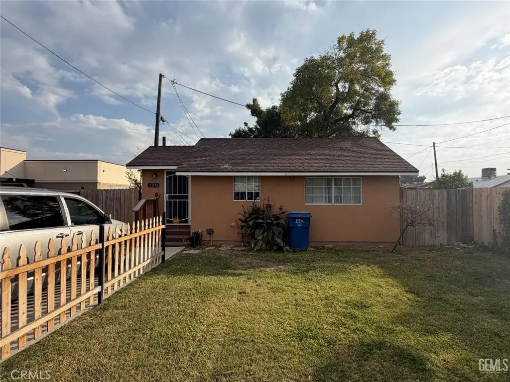 121 Roberts, Bakersfield, CA 93308 - #1