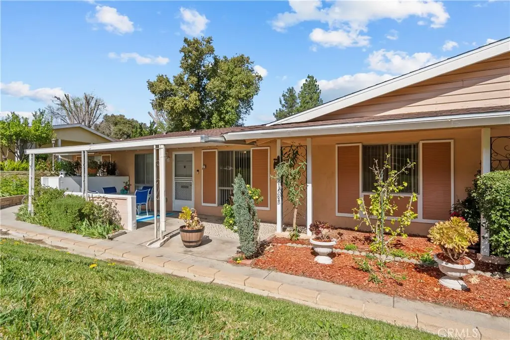 19156 Avenue Of The Oaks #B, Newhall, CA 91321 - #1