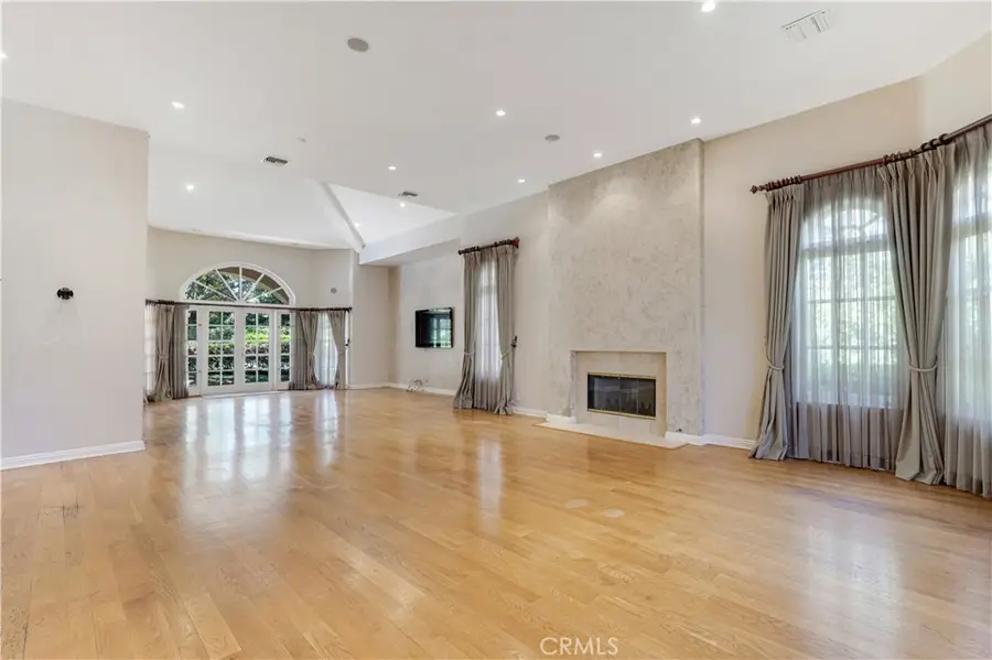 4525 Vista De Oro Avenue, Woodland Hills, CA 91364 - #3