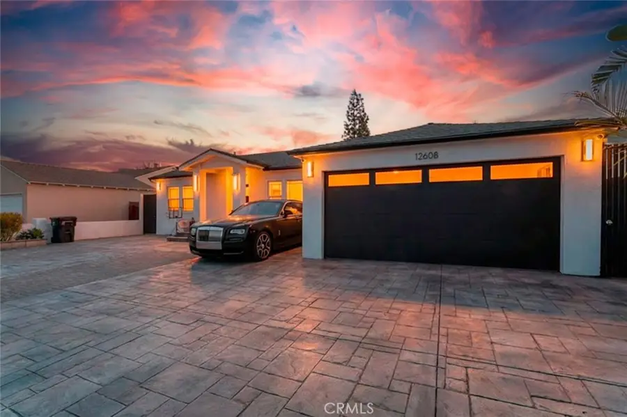 12608 Califa Street, Valley Village, CA 91607 - #2